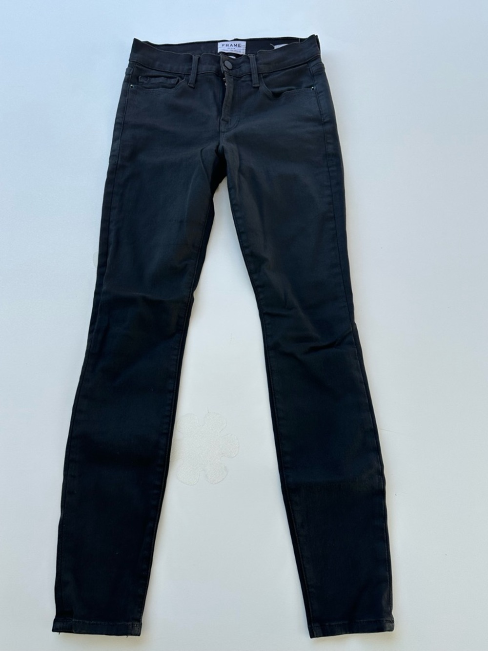 FRAME DENIM Black Le Skinny de Jeanne in Size 26 Mid Rise